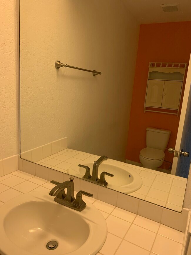 Building Photo - 10021 Paseo Montril