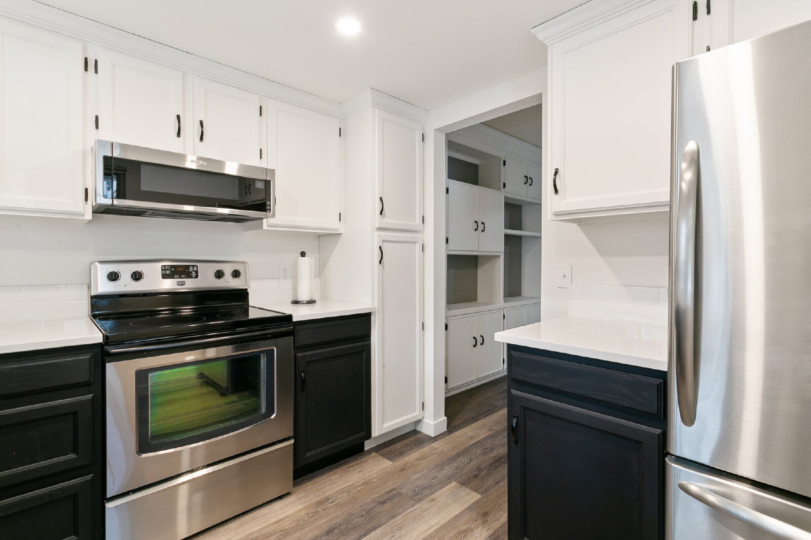 Building Photo - Charming 2BR + Loft Townhome with Stylish ...
