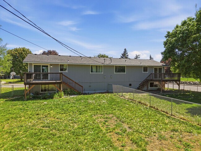 Building Photo - 2705 N Robie Ct