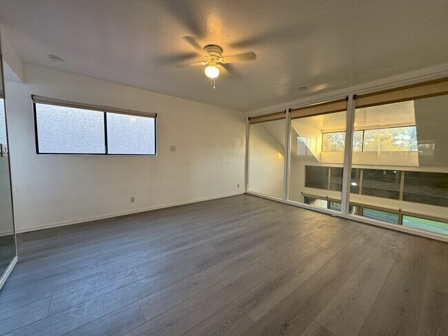Building Photo - RUNAWAY POINT AT THE LAKES TEMPE