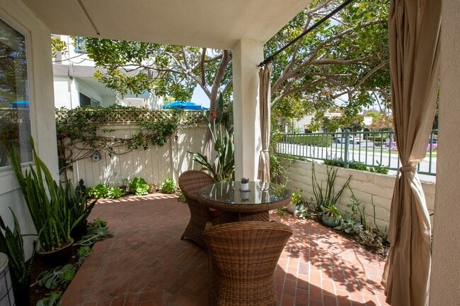 Building Photo - 593 Sweet Pea Pl