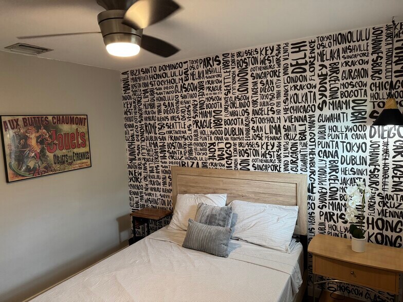 Queen bedroom - 1220 NE 5th Ter