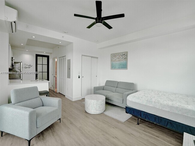 Building Photo - 4100 SW 64th Ave