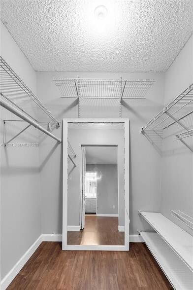 Building Photo - 341 W Park Dr