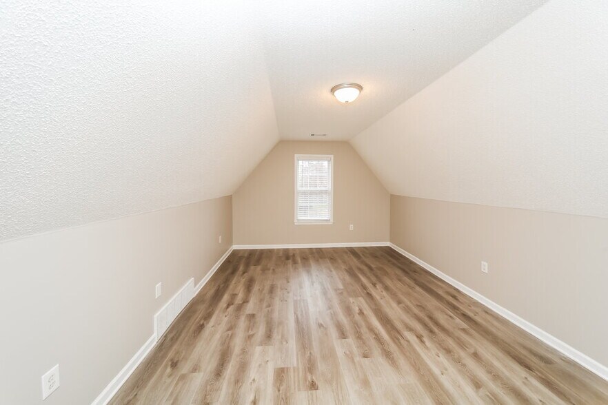 Building Photo - 9264 Tamhaven Dr