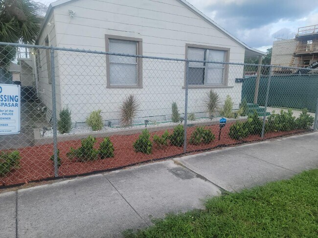 Building Photo - 1013 State St