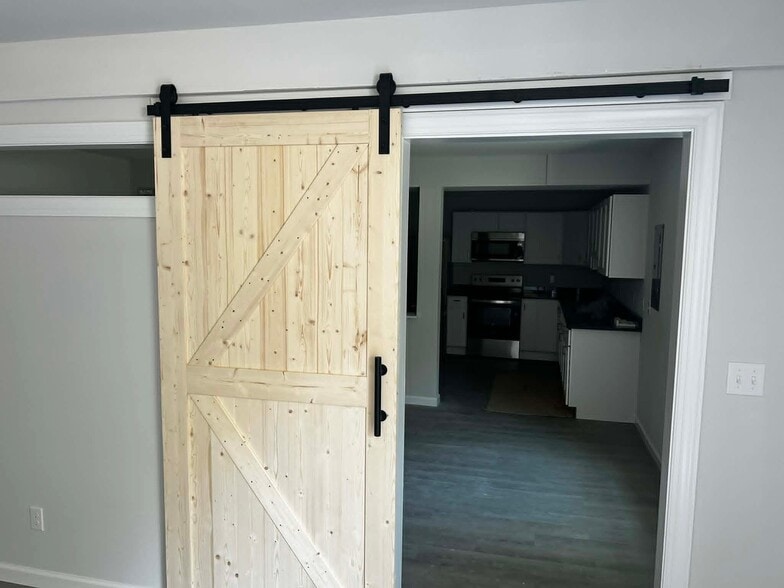 Building Photo - 1006 Pocahontas Ave