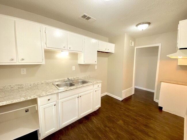 Building Photo - 3680 Moccasin Cove