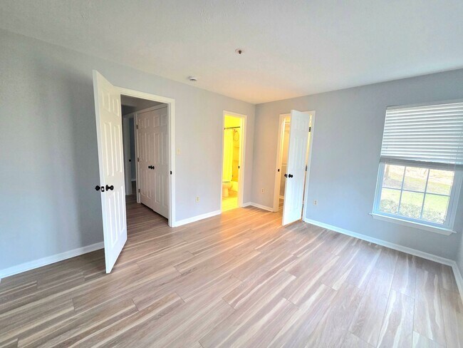 Building Photo - Beautiful 2 BR/2 BA Condo in Ellicott City!