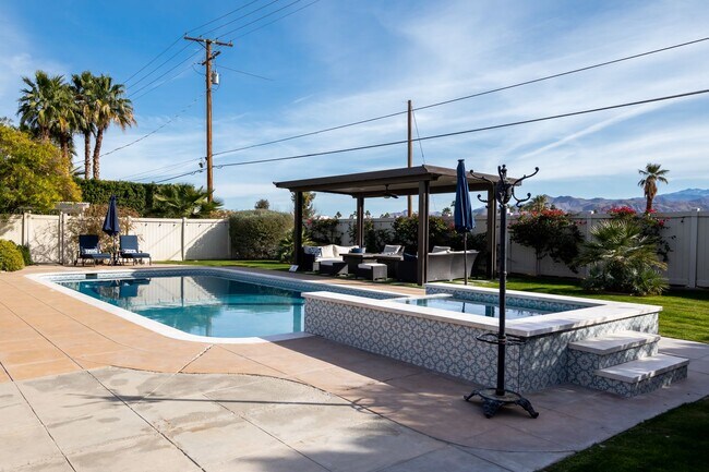 Building Photo - Movie Colony Oasis - Peaceful, Walk to Dow...