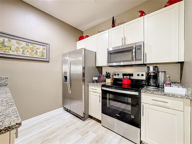 Building Photo - 8986 Shine Dr