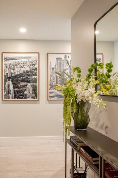 Building Photo - 1000 Brickell Plz