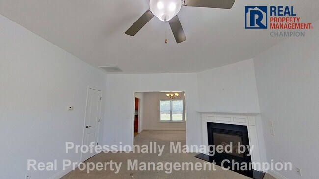 Building Photo - Large Home Near Camp Lejuene and Stone Bay
