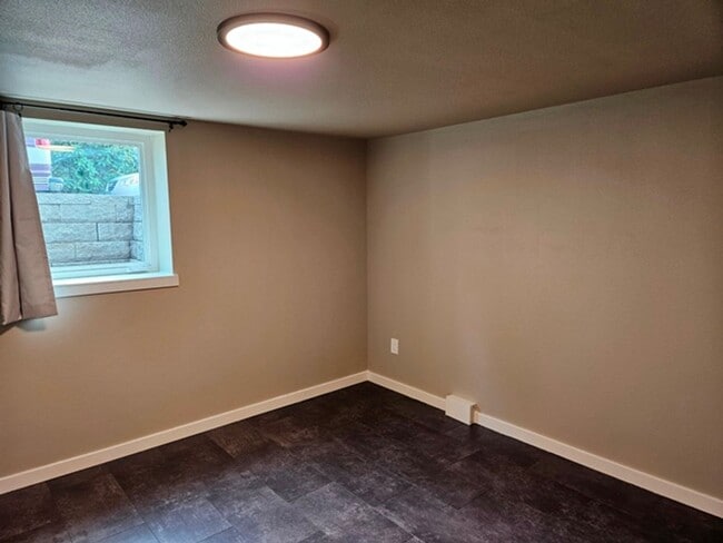 Building Photo - 4Bd/2Ba Two Story Home - For Viewing!