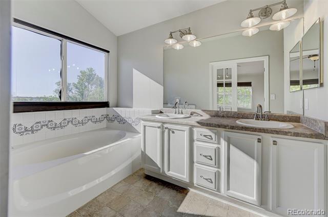 Building Photo - 835 Ridgebury Pl