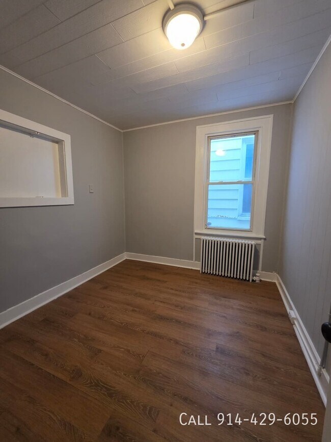 Building Photo - 155 School St