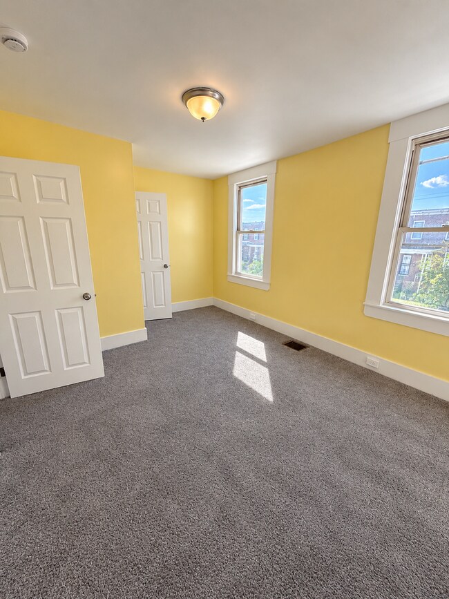 Building Photo - 3326 Lyndale Ave