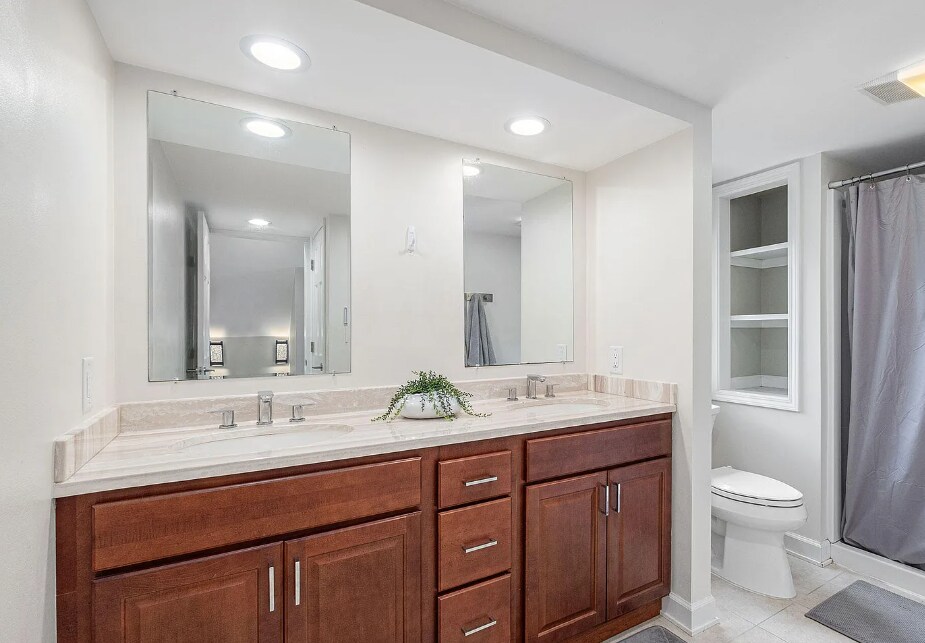 Building Photo - 2125 Englewood Dr SE