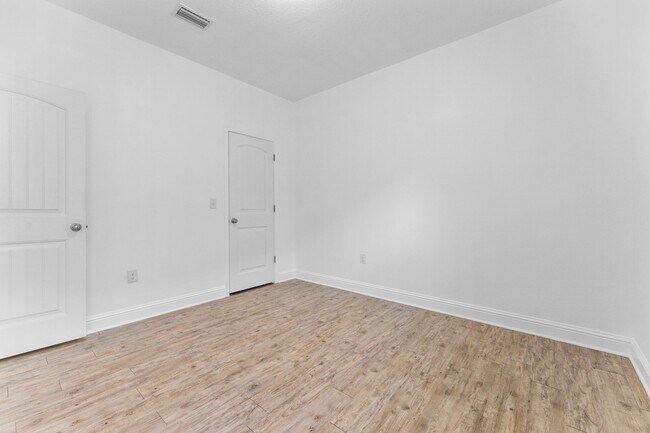 Building Photo - 27320 Lashay Dr