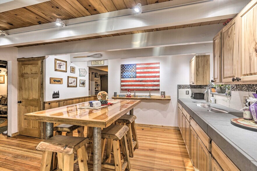 Building Photo - 1763 Narragansett Cir