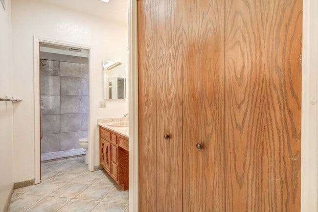 Building Photo - 5374 N Flint Ave