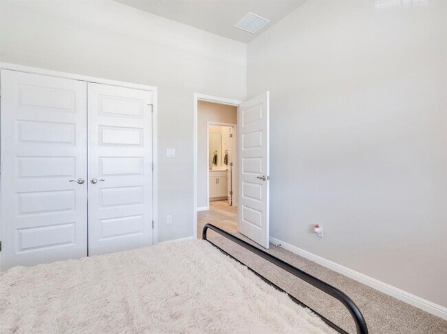Building Photo - 261 Cathedral Mountain Dr