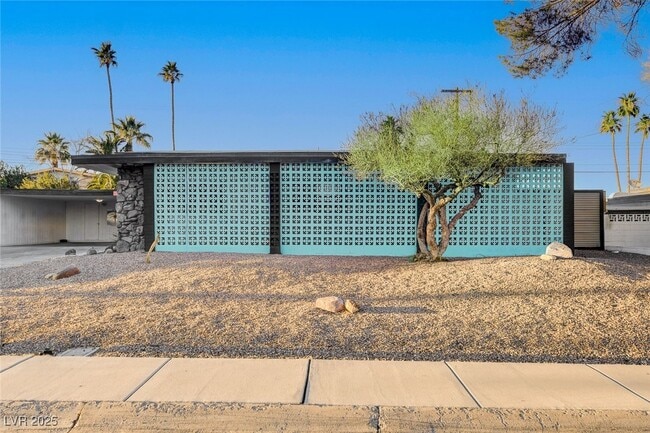 Building Photo - 1558 Aztec Way