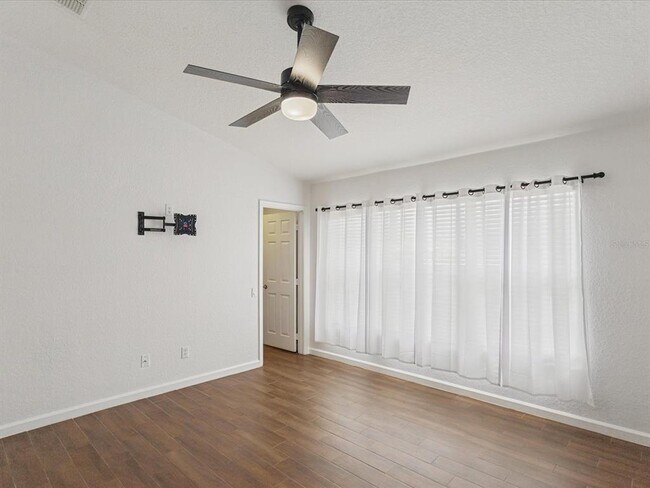 Building Photo - 1055 Rock Harbor Ave