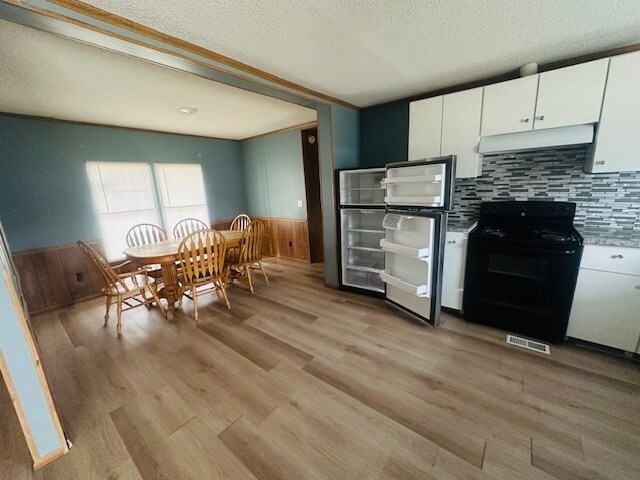 Kitchen/dining - 16163 Carole Dr