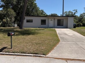 Building Photo - 4825 Burgundy Ln
