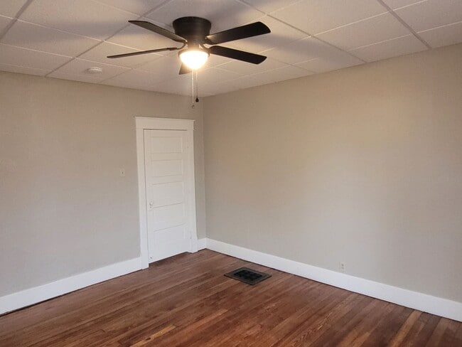 Building Photo - Charming 2 Bedroom House Downtown on Private Street in the District