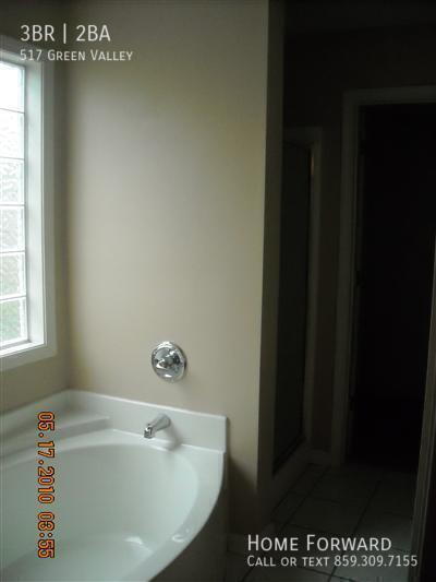 Building Photo - 517 Green Valley Dr