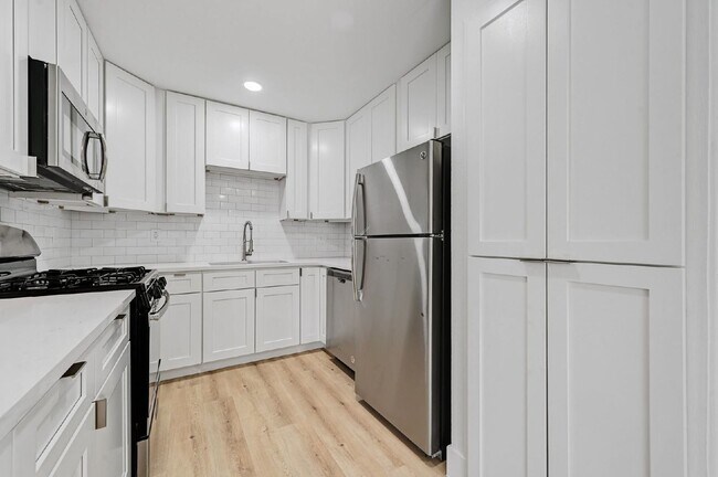 Building Photo - 2617 Ektom Dr