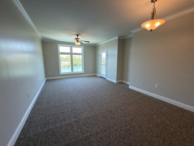 Building Photo - **Stunning Waterfront Condo in Downtown Knoxville**  2 Bedroom, 2 bath Fully renovated! Available...