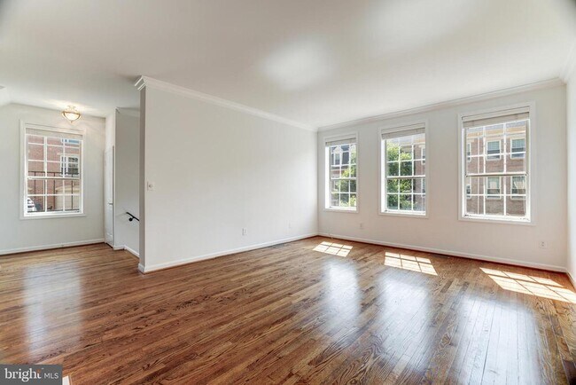 Building Photo - 1412 McLean Mews Ct