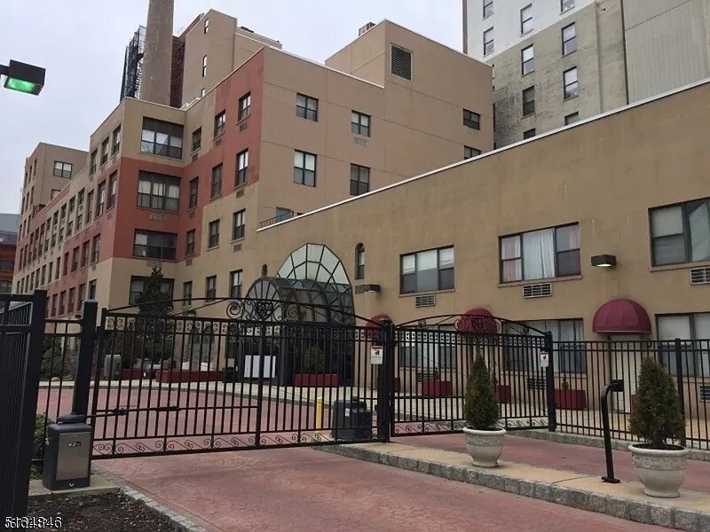 Building Photo - 111 Mulberry St