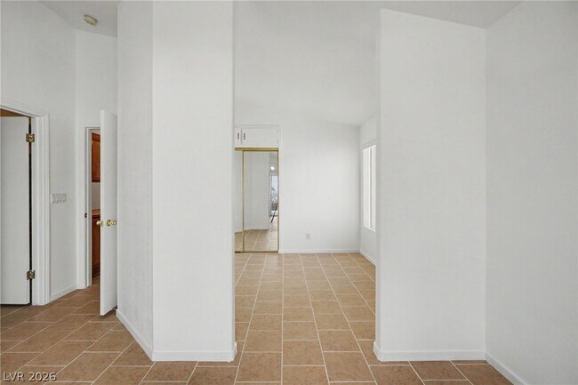 Building Photo - 2054 Cardigan Ave