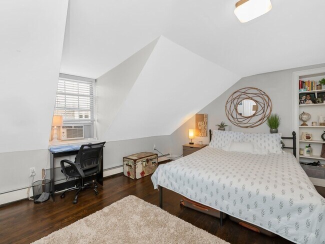 Building Photo - 83 Main St