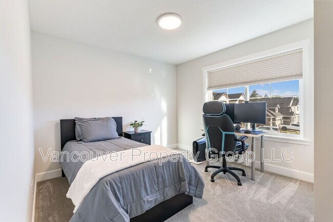 Building Photo - 746 SE 38th St