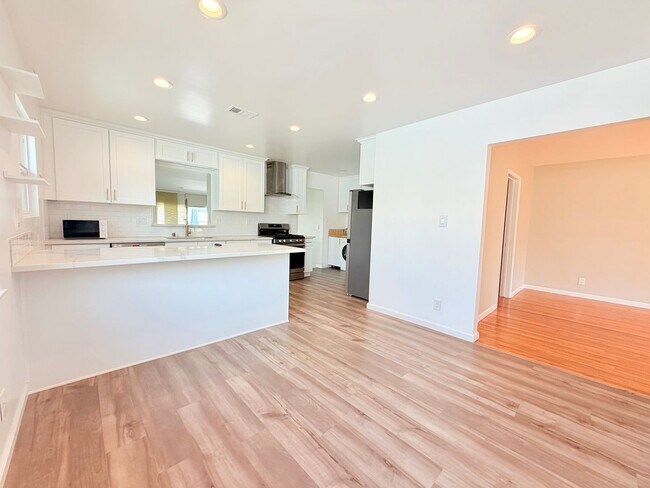 Building Photo - 4648 Adenmoor Ave