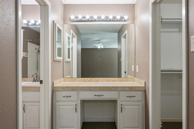 Building Photo - 2407 Harrowden Dr