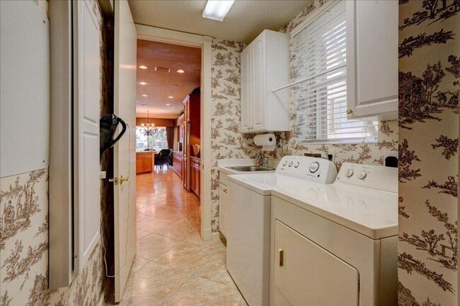 Building Photo - 10891 Northgreen Dr