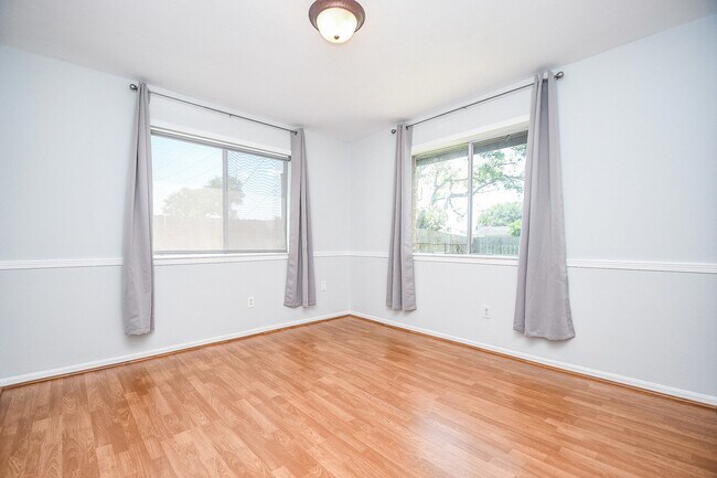 Building Photo - 2430 Long Reach Dr