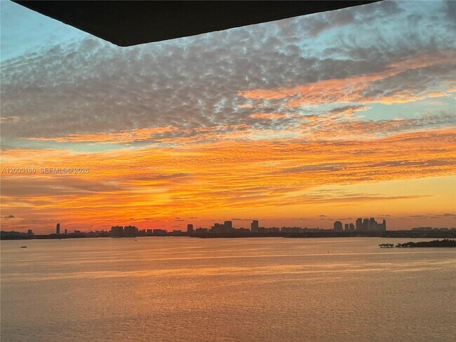 Building Photo - 650 NE 32nd St