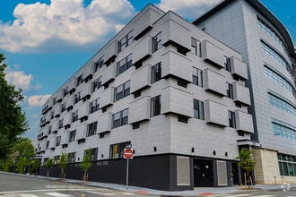 Building Photo - Moxie @ JSQ