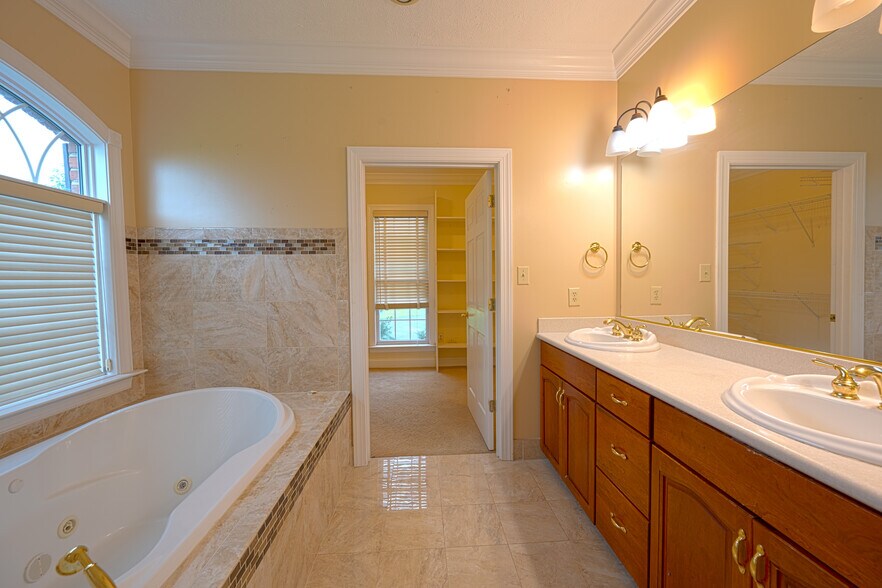 Master Bath - 1495 Merrimans Ln