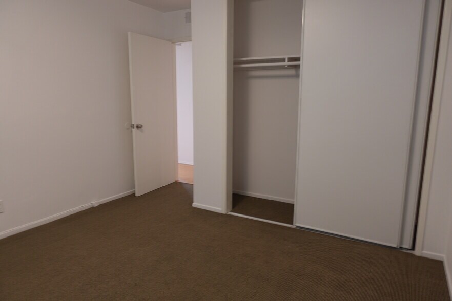 Building Photo - 546 N Flores St