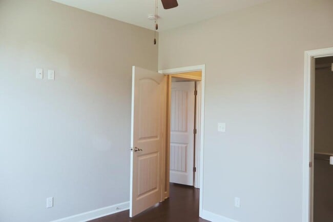 Building Photo - 205 Windcrest Cir