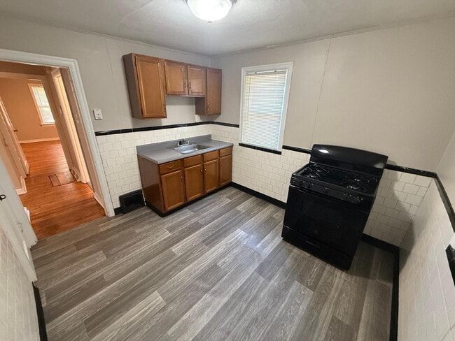 Building Photo - Charming 2-Bedroom Home for Rent in Jennings, MO