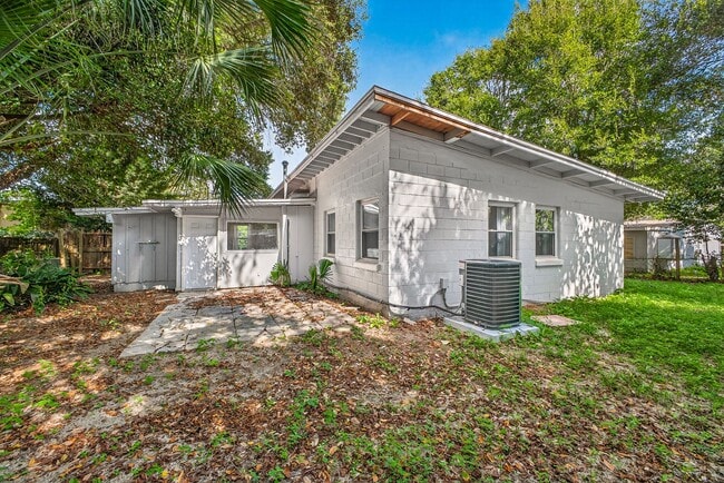 Building Photo - 901 S Madison Dr